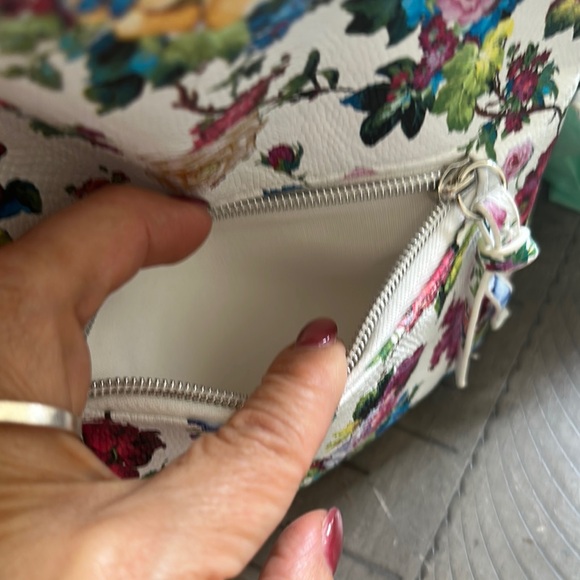 Floral Women's Backpack NWT | This Is the Prettiest Backpack Ever! - Picture 7 of 7